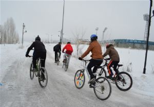Eksi 20 derecede pedal çeviriyorlar