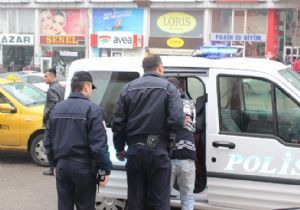 Gürcükapı'da bıçaklı saldırı: 1 yaralı