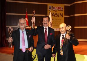 3 sanatçıya onur ödülü