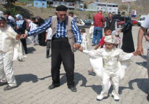 Uzundere'de sünnet şöleni