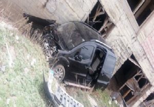 Tortum yolunda otomobil inşaat alanına uçtu
