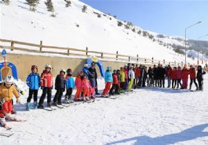 SYDV'den dezavantajlı çocuklara karne hediyesi