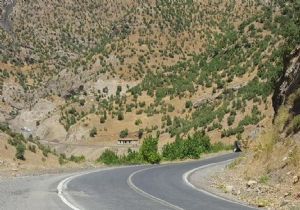 Yola döşenen bomba imha edildi