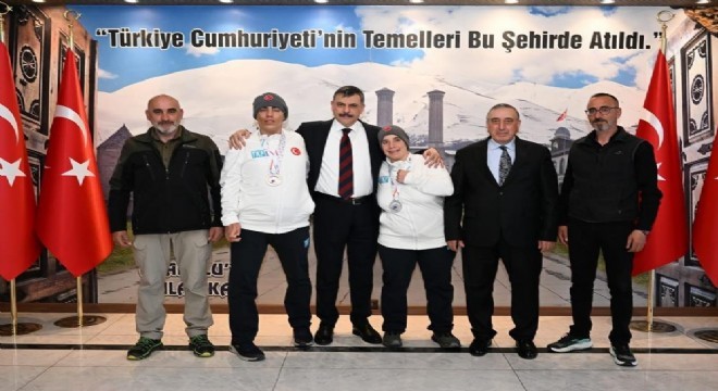 Çifti milli başarı coşkusuna ortak oldu
