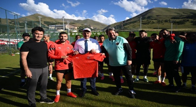 Çiftçi Palandöken kampındaydı