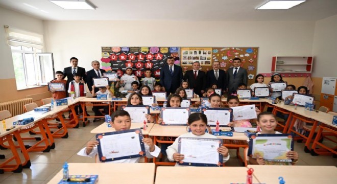 Çiftçi karne heyecanına ortak oldu