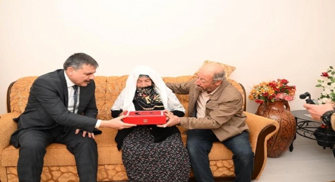 Çiftçi şehit annesinin duasını aldı