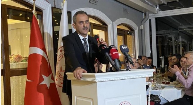 Özer'den yönetmenlik müjdesi