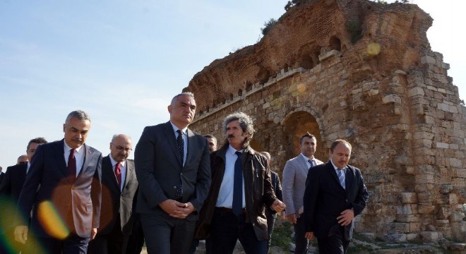 Öztürk'ten Bakan Ersoy'a Tralleis brifingi