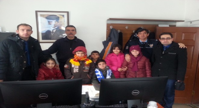 Öğrencilerden polislere mektuplu destek