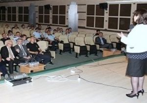 Polise iletişim semineri