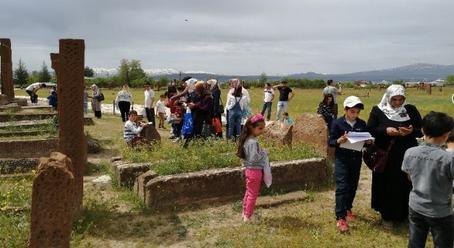 ‘Anadolu Orhun Anıtları'nda tarih dersi