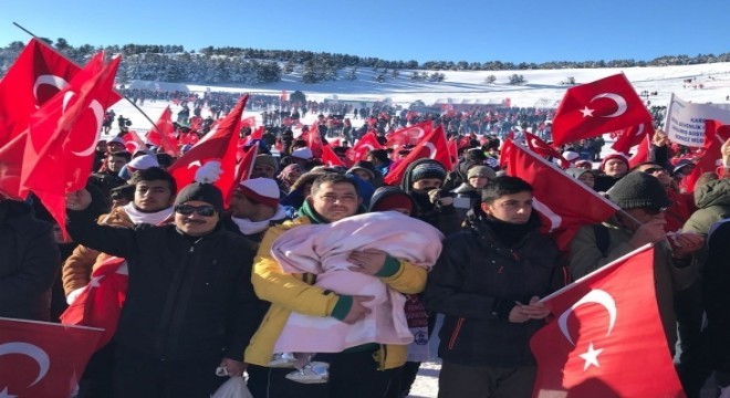 ‘Türkiye Şehitleriyle Yürüyor'