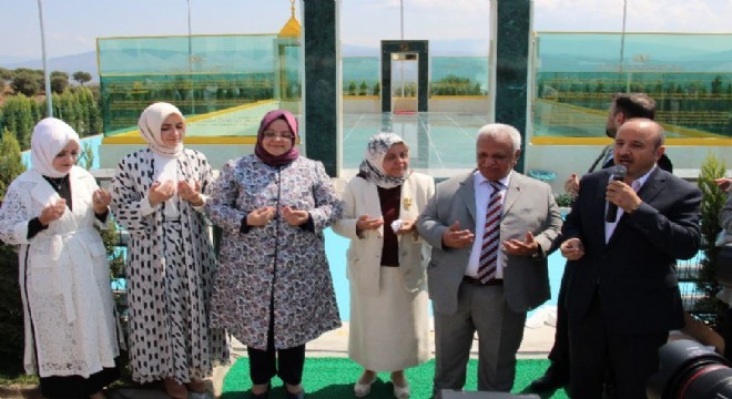 ‘Vatan secde edilen yerdir'