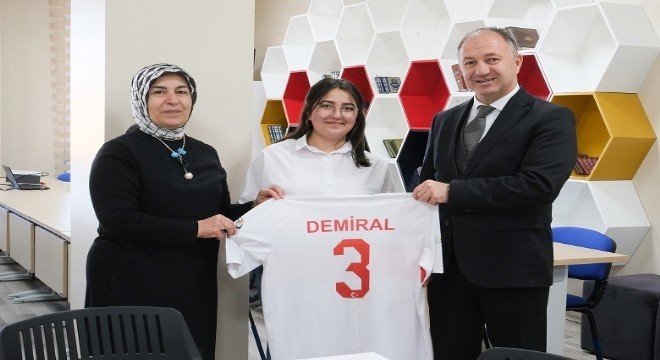 ‘Yurtlig'den Merih Demiral'ın formasını kazandı