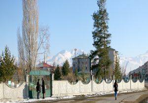 Gezköyü mezarlığında çevre düzenlemesi