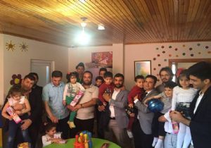 ‘Yetim Gülerse Dünya Güler'