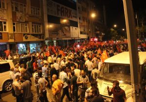 Bingöl'de halk sokaklara döküldü