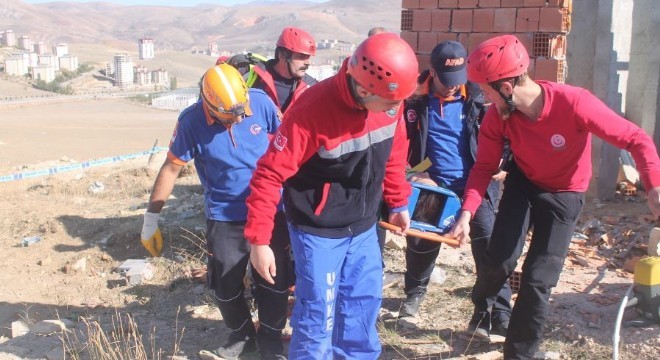 AFAD'dan gerçeğini aratmayan tatbikat