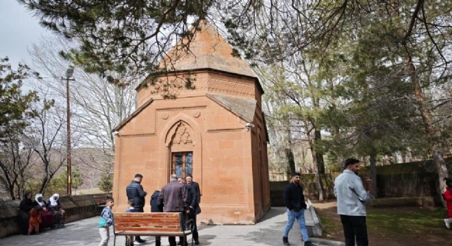 Abdurrahmangazi Türbesine ziyaretçi akını