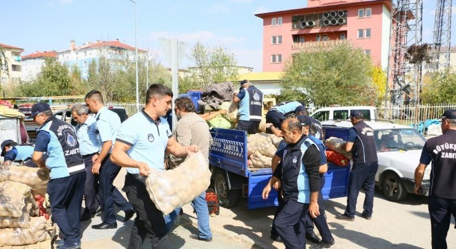 Aziziye'de işportacı operasyonu