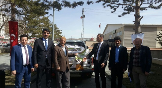 Aşkale'de besiciye yem desteği