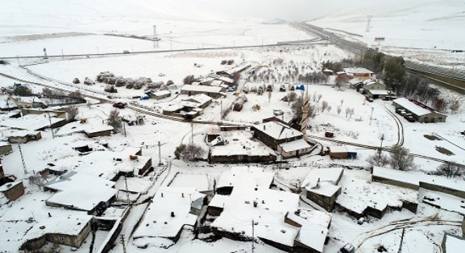 Doğu'da 300 köy yolu kapandı