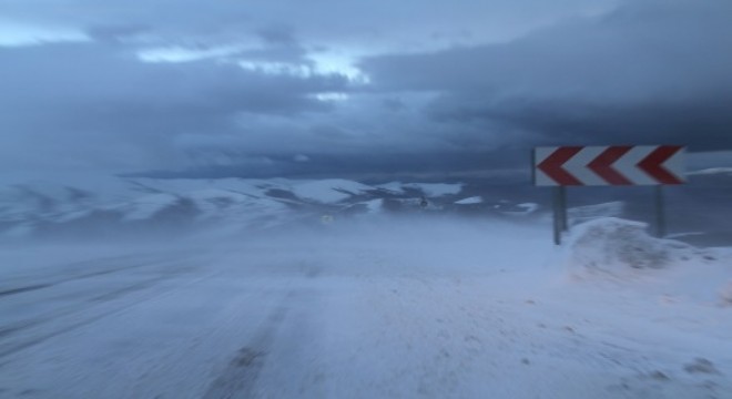 Doğu'da ulaşıma kar ve tipi engeli