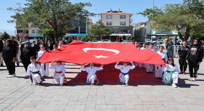 Erzincan'da 107'inci yıl coşkusu