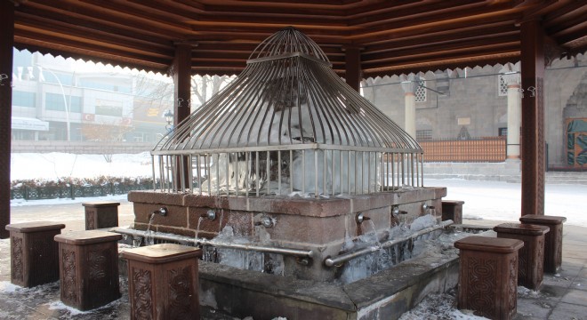 Erzurum'da soğuk hava etkisini sürdürüyor