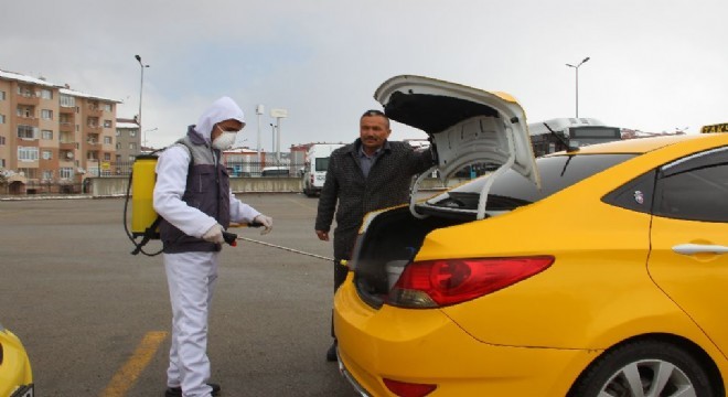 Erzurum'da ticari taksiler dezenfekte edildi