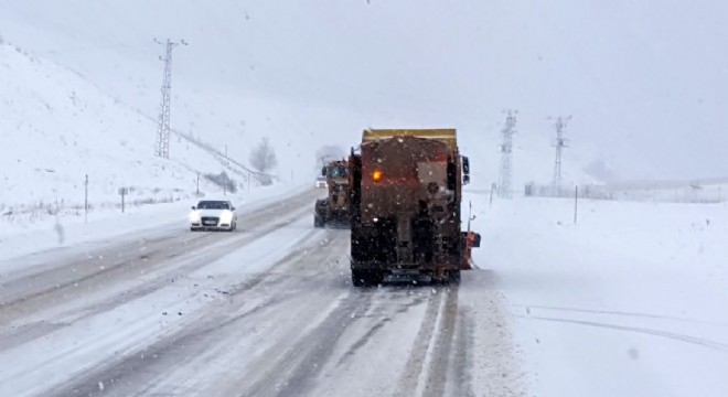 Kızıldağ ve Sakaltutan'da kar ulaşımı zorlaştırdı