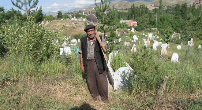 Oltu Mezarcı Yılmaz'ı dualarla uğurladı