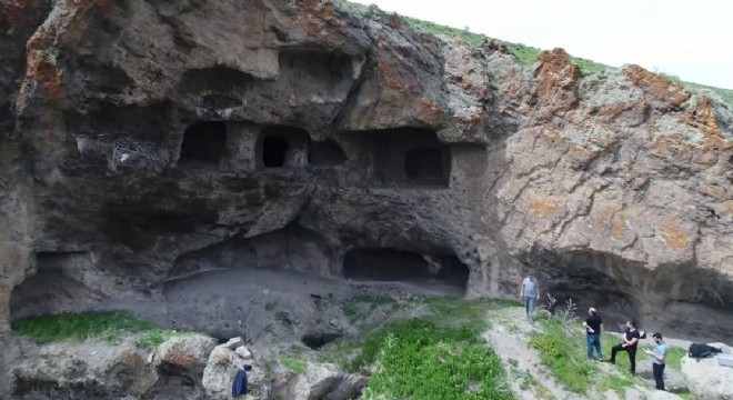 Pasinler'deki kaya mezarlıklarının sırrı çözülüyor