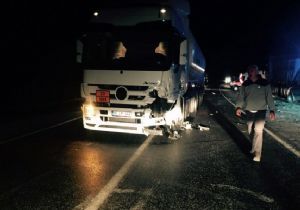 Tanker ile otomobil çarpıştı: 4 yaralı