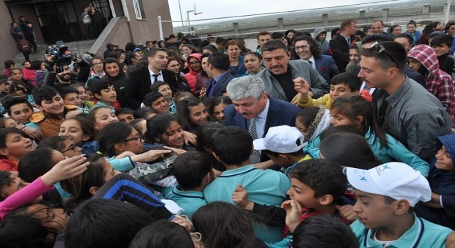 Vali amcalarına' izdiham yaşatan sevgi