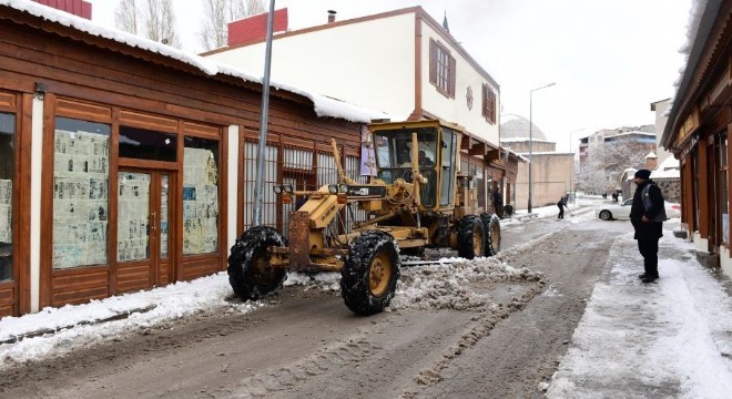 Yakutiye Belediyesi'nden 7/24 kar mesaisi