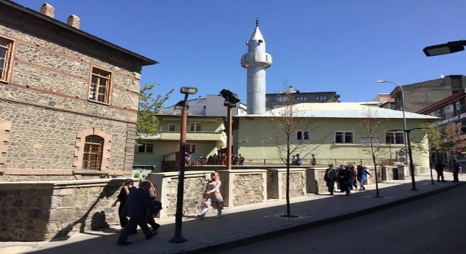 Yukarı Mumcu Camisine tebdil-i mekan