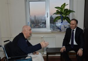 Altıparmak'tan Turgutcan'a geçmiş olsun ziyareti