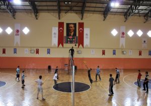 Camiler arası voleybol turnuvası başladı