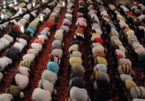 Erzurum'da İlk Teravih Namazı Kılındı