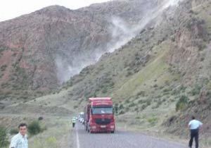 Oltu-Narman yolunda heyelan