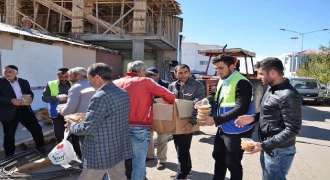 Çat Belediyesi'nden aşure etkinliği