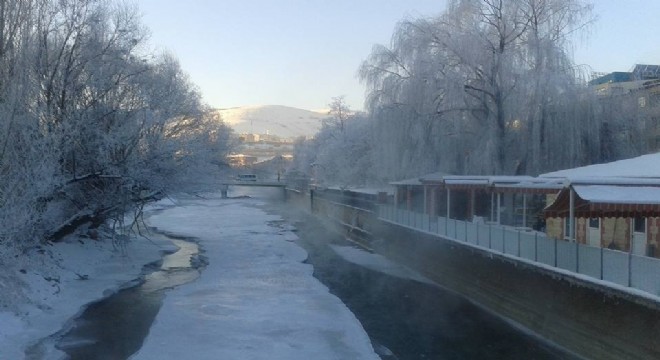 Çoruh Nehri buz tuttu