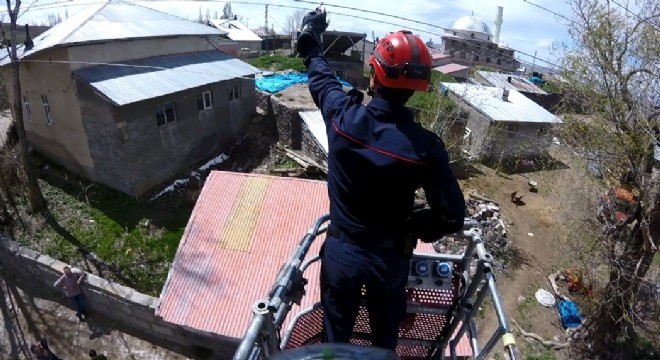 İtfaiyeden kuş kurtarma operasyonu
